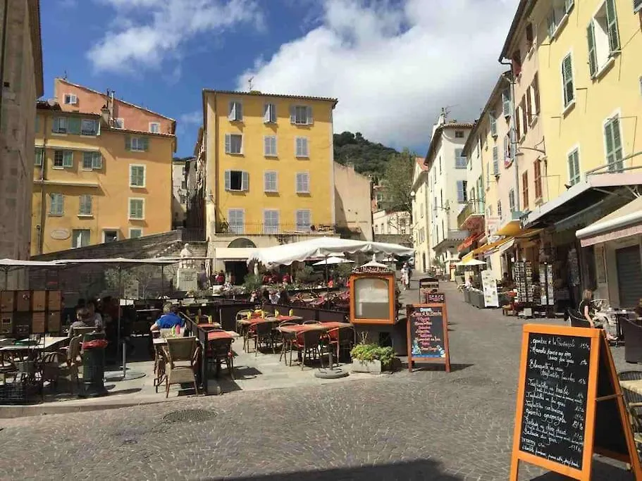 Un Jardin Pres De La Plage Hyères